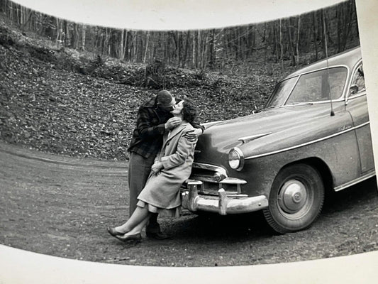 Vintage photo The long kiss 1940-1950s snapshot