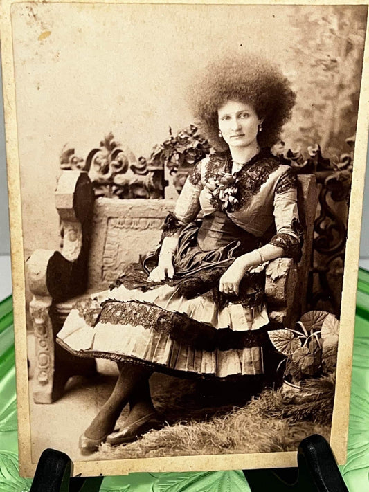 Antique Victorian Cabinet photo Circus sideshow woman — Zula zelick