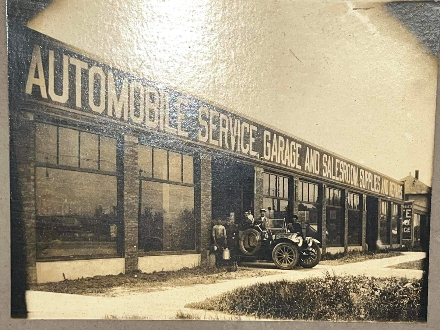 Antique photo Killer early garage mounted photo vintage automobile cars
