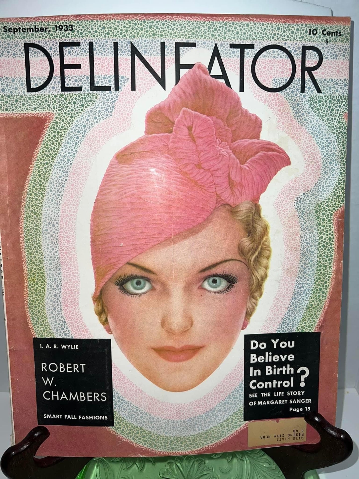 Vintage Art Deco 1933 fashion magazine The delineator Great cover , illustrated with fashion , clothing , advertising