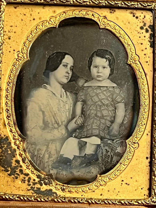 Antique Victorian dag photo Gorgeous 1/9th plate daguerreotype beautiful young mother & child