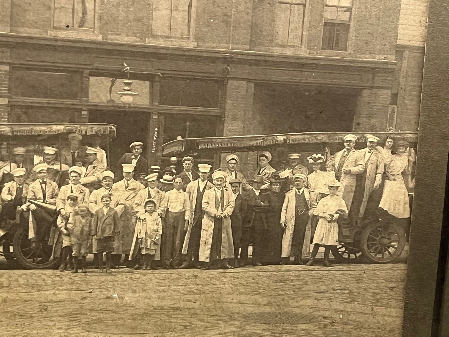 Antique photo occupational brewery Martin griffin beers & ale workers outside building 1910s