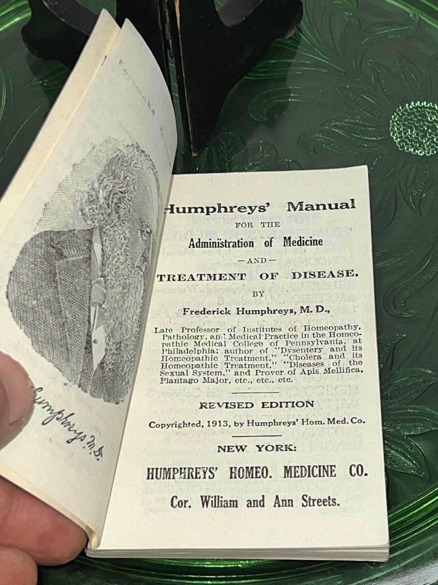 Antique medical 1913 - miniature medical booklet Dr. Humphreys manual - for the administration of medicine and treatment of disease